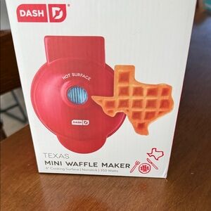 Ash Red Mini Waffle Maker